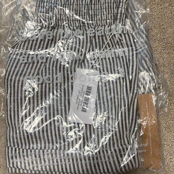 Reformation Linen Shorts - Picture 9 of 11